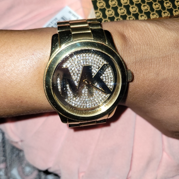 Michael Kors Runway Watch Gold - Picture 3 of 9